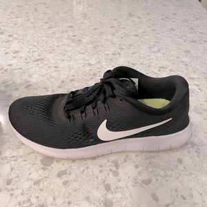 Women’s Nike. Black in color